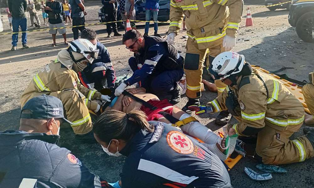 Acidente deixa uma vítima fatal e quatro feridos em Feira de Santana
