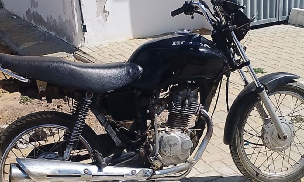 Motocicleta furtada é recuperada pela PM em Planalto