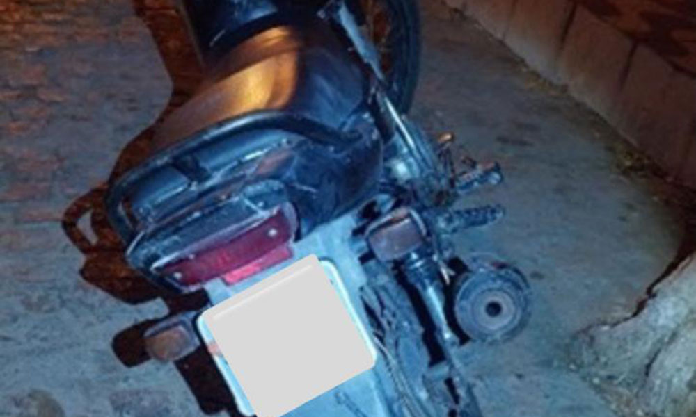 Motocicleta com irregularidades é apreendida durante ação da PM em Candiba