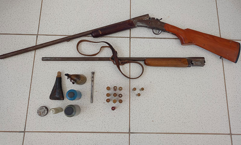Polícia apreende arma de fogo, munições e itens de caça na zona rural de Buritirama