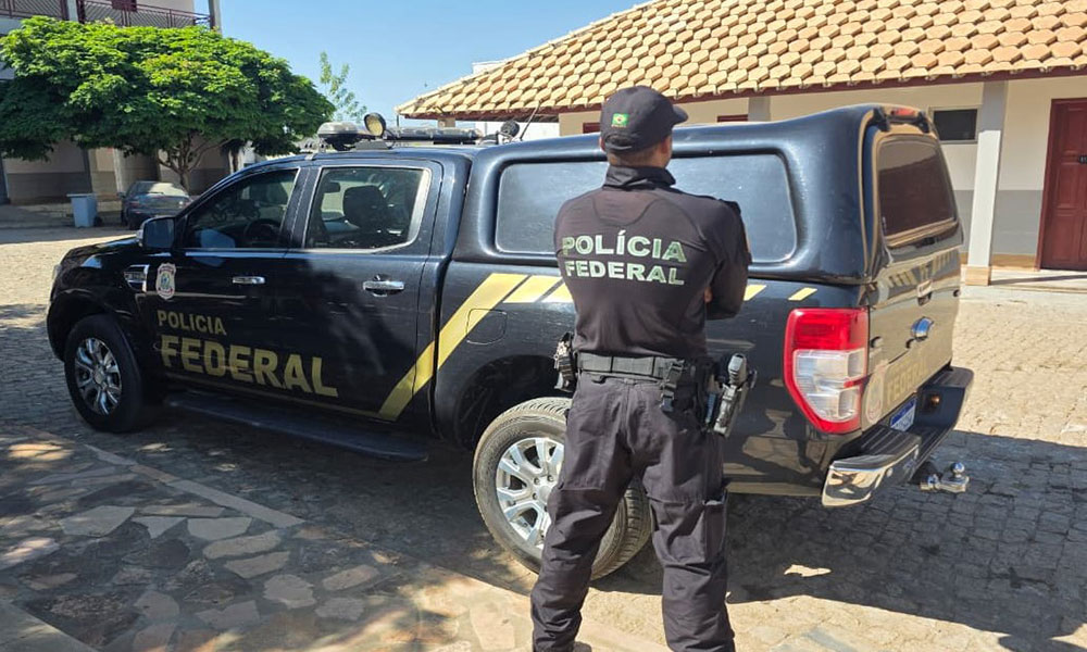 PF realiza buscas em Bom Jesus da Lapa em investigação sobre venda irregular de smartphones