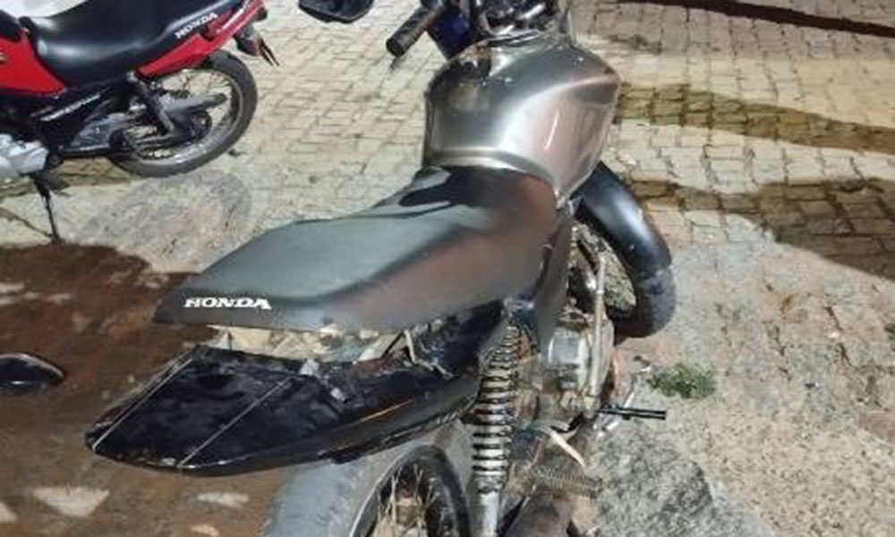 Motocicleta com sinais adulterados é apreendida pelo 17º BPM em Guanambi