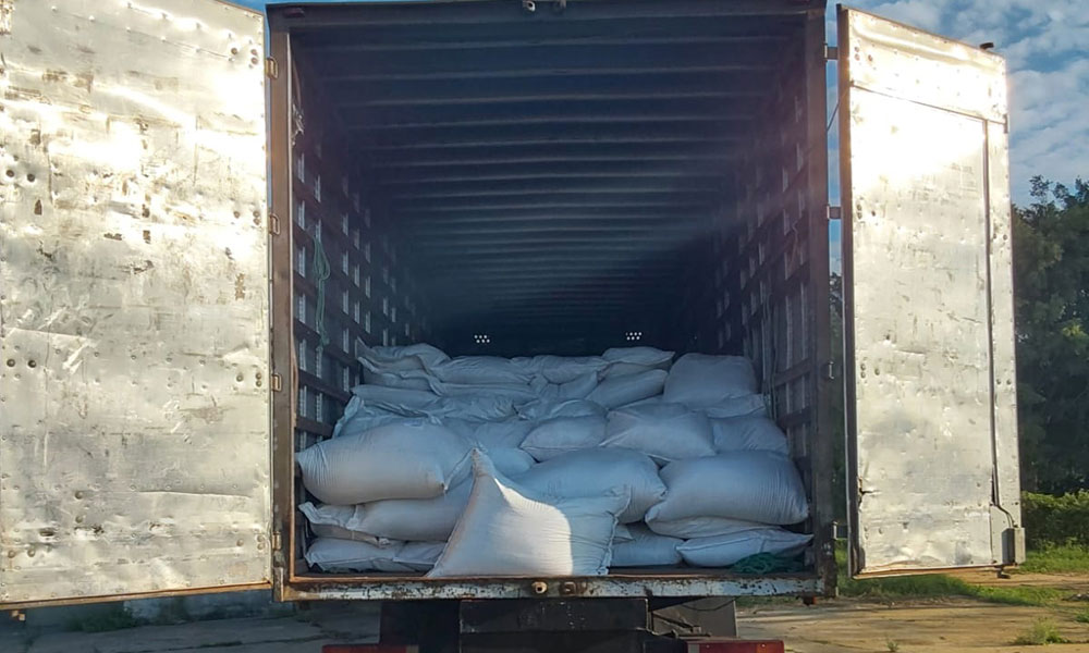 Caminhão com 600 sacas de guaraná em pó sem nota fiscal é apreendido em Vitória da Conquista