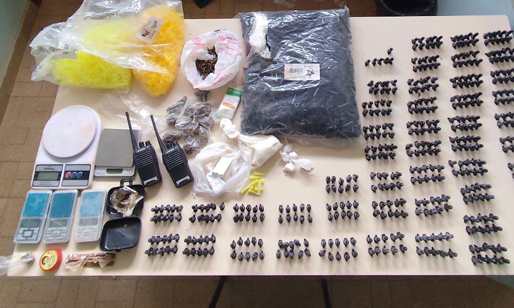 Polícia Militar apreende grande quantidade de drogas e equipamentos usados no tráfico em Licínio de Almeida