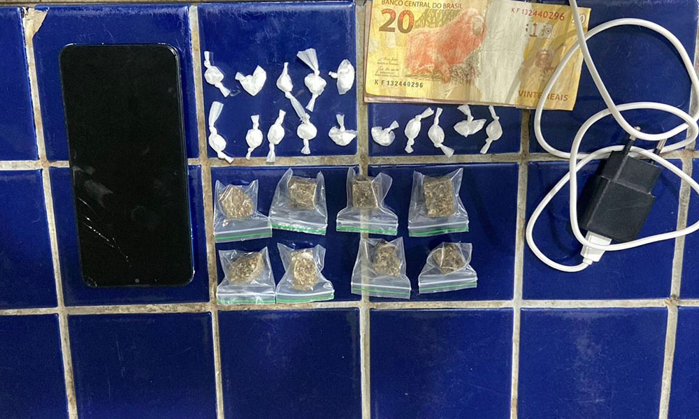 Jovem é presa após tentar descartar drogas durante rondas da PM em Brumado