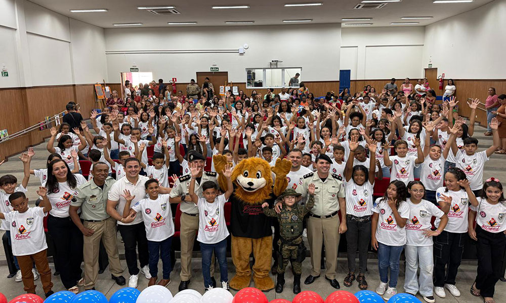 Formatura do PROERD reúne 95 alunos e mobiliza comunidade escolar em Ituaçu