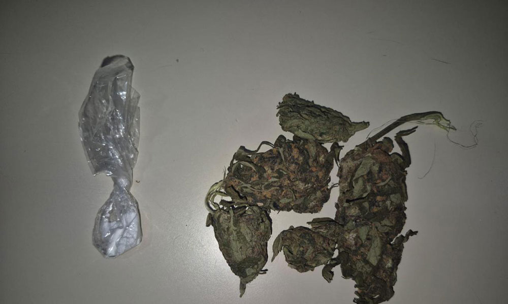 Homem procurado por homicídio é preso com drogas em Seabra