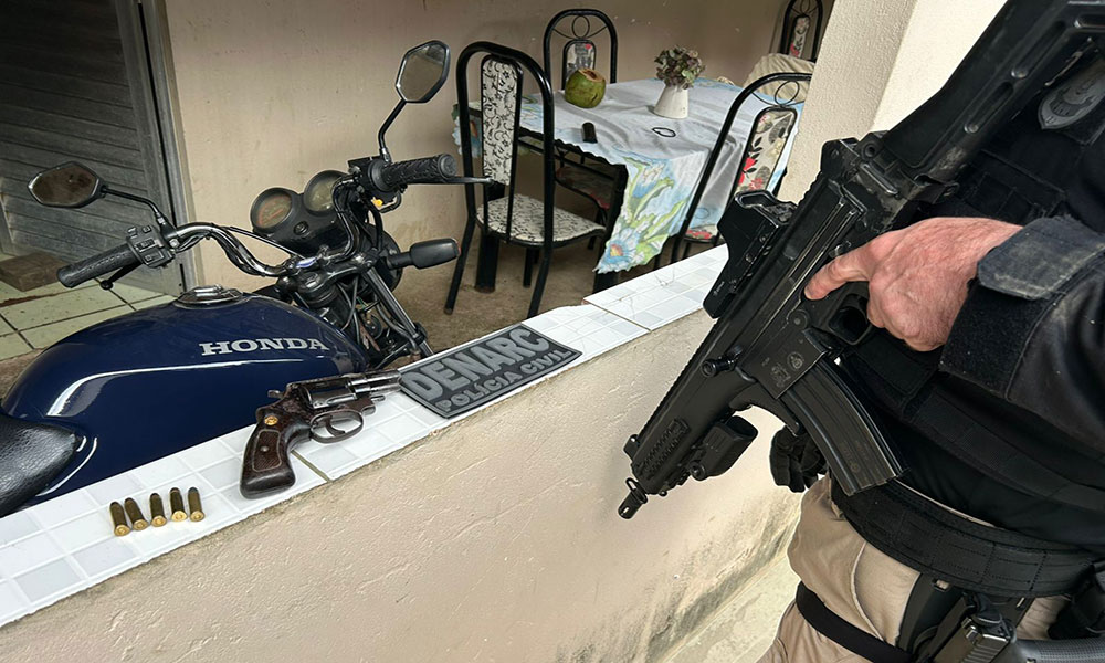 Operação Pandora prende suspeitos por tráfico e posse de arma em Vitória da Conquista