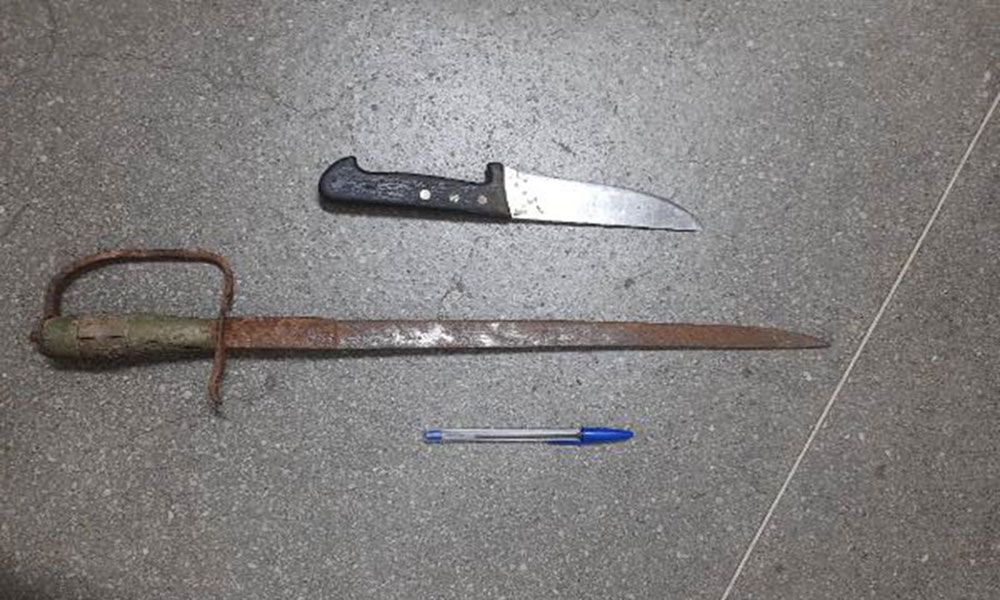 Homem é detido com facas após ameaças no bairro Brasília, em Guanambi