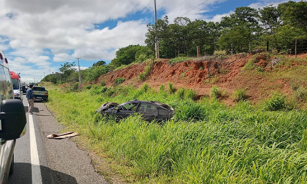 Capotamento deixa adolescente em estado grave na BR-122 em Candiba