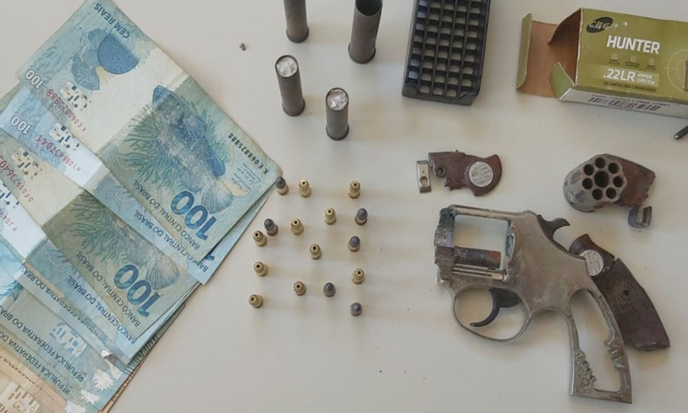 Suspeito de homicídio é preso com arma e munições em Ibipitanga