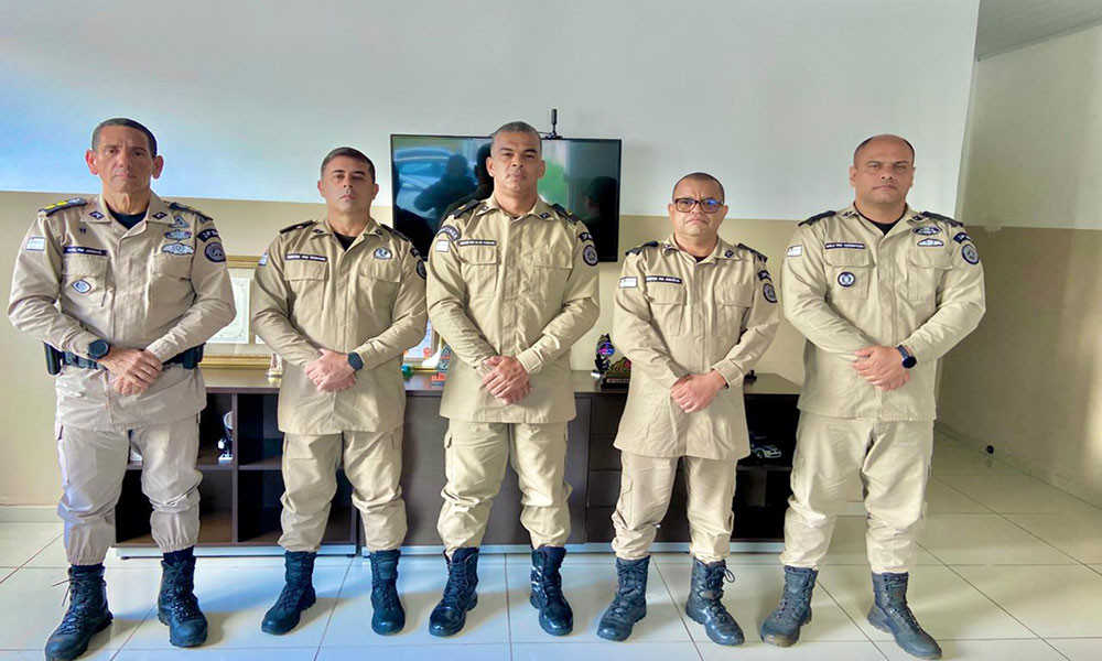 Comandante do 24º BPM conduz cerimônia de aposição de luvas para novos subtenentes em Brumado