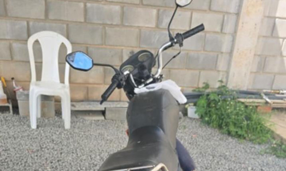 PM prende dois homens por furto e receptação de motocicleta em Guanambi