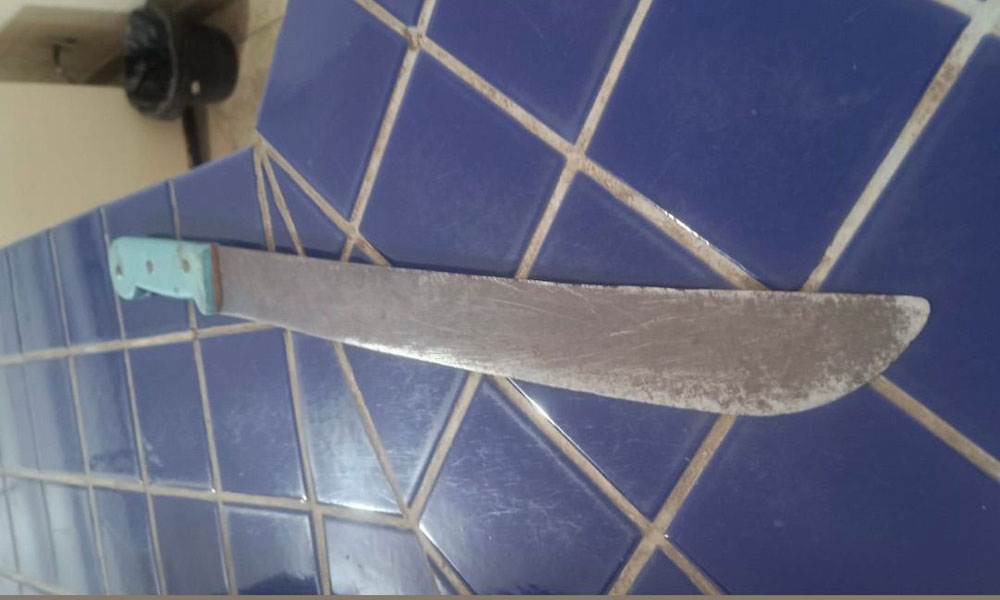 Homem é detido após ameaça com facão em ocorrência de violência doméstica em Brumado