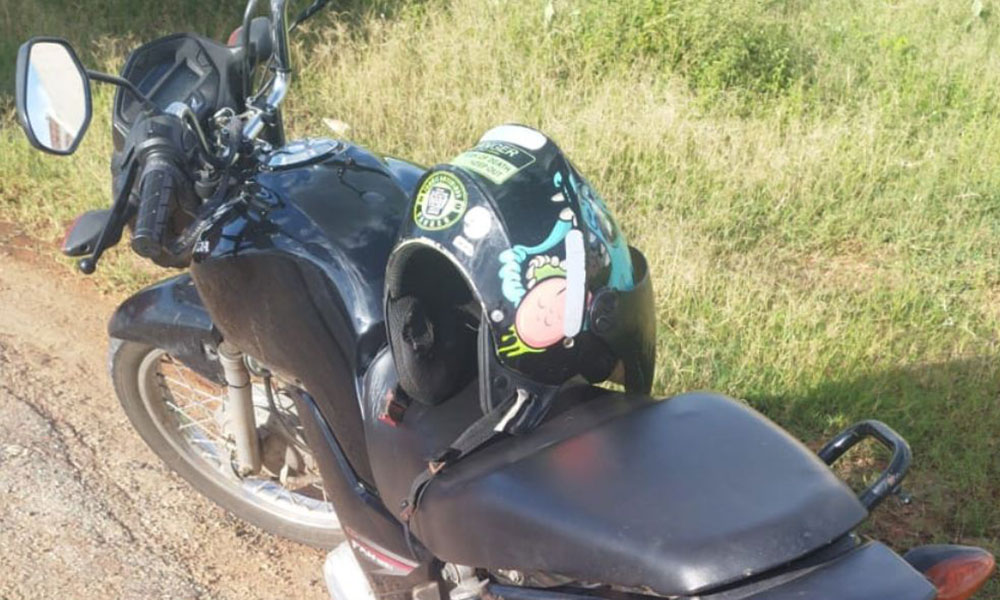 Polícia Militar recupera motocicleta com restrição de roubo em Aracatu