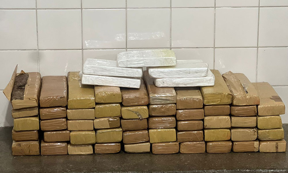 CIPRv cerca de 100 kg de drogas em ônibus abordado em Tanhaçu