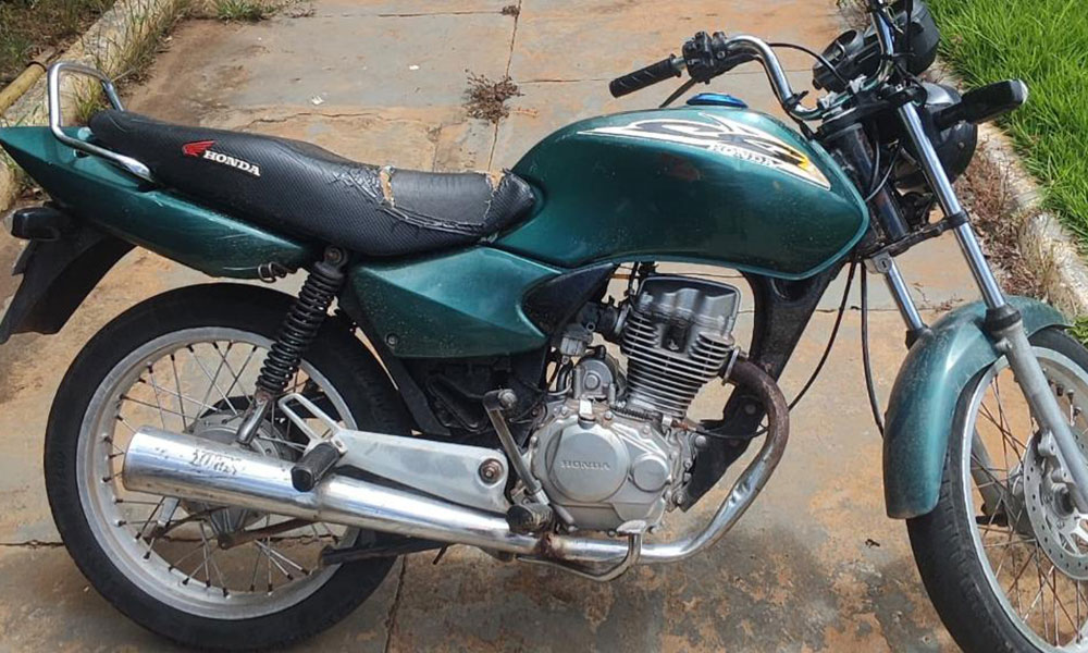 Motocicleta com restrição de furto/roubo é recuperada pela PM em Érico Cardoso