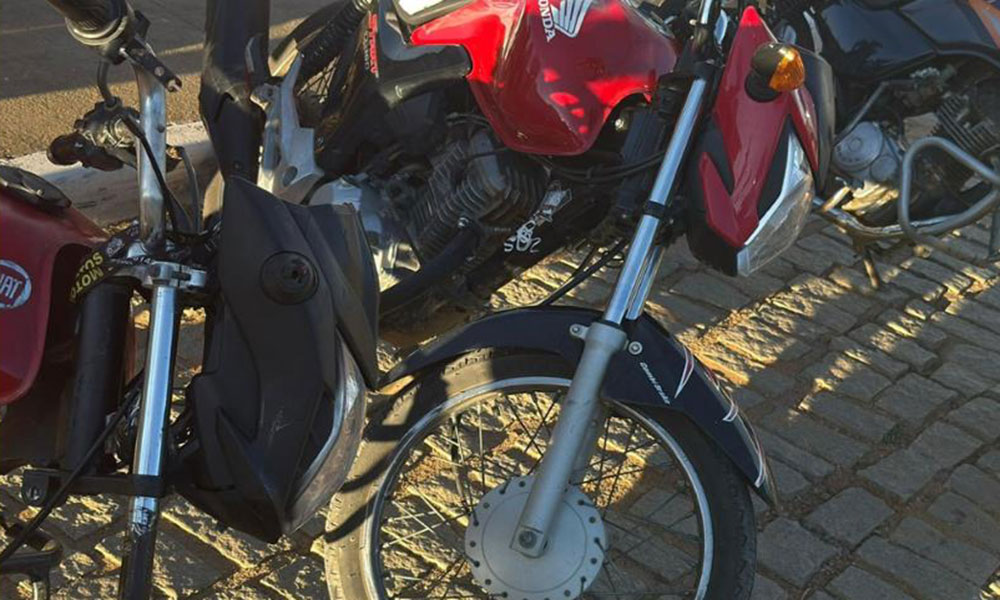 PM apreende três motocicletas após manobras perigosas em Cândido Sales