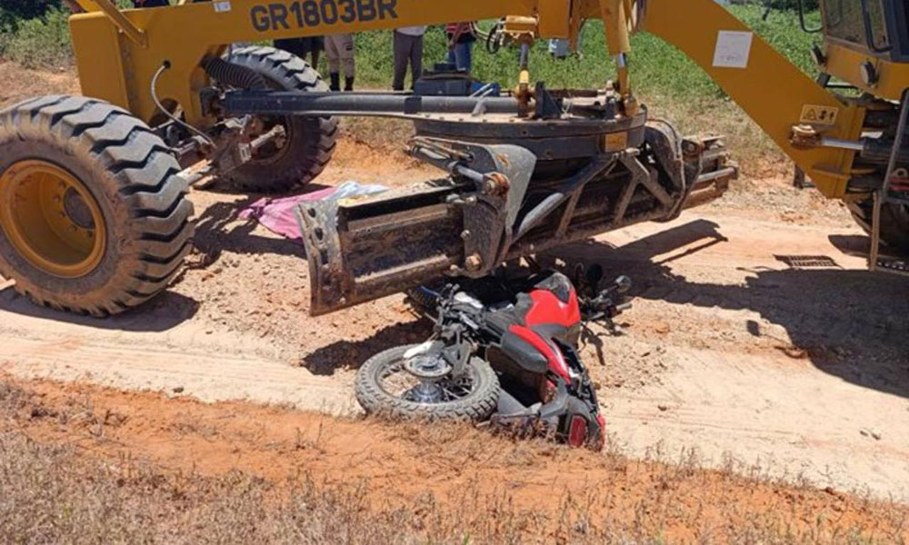Mulher morre após colisão entre moto e máquina em zona rural de Sebastião Laranjeiras