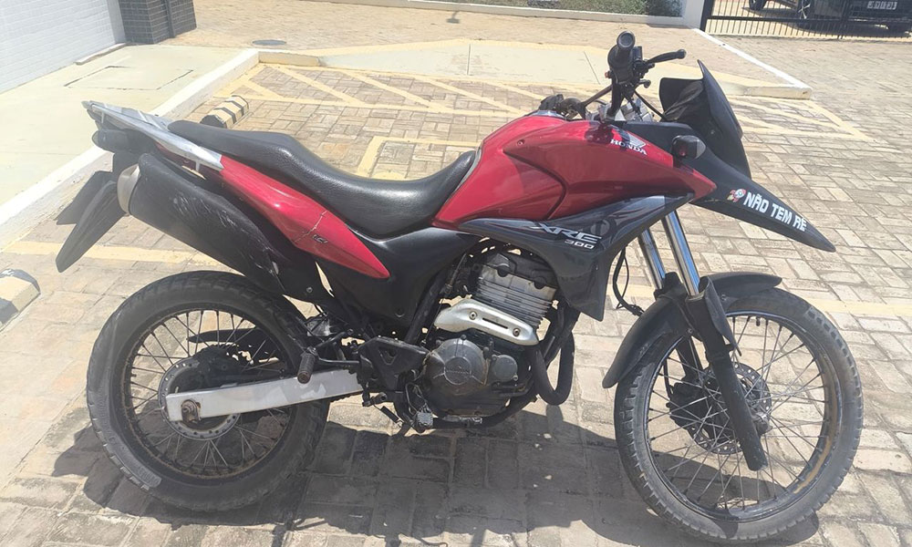 Homem é detido por receptação após ser flagrado com moto com restrição de furto em Piripá