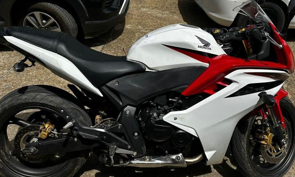Motocicleta com restrição de furto/roubo é apreendida em Paramirim
