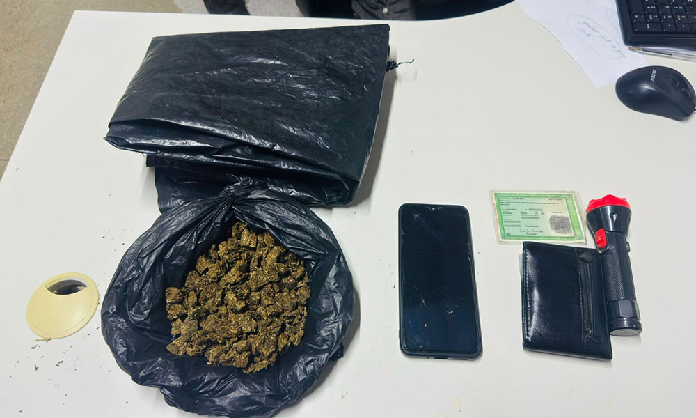 Suspeito de tráfico de drogas é detido pela PM na BR-242 em Oliveira dos Brejinhos