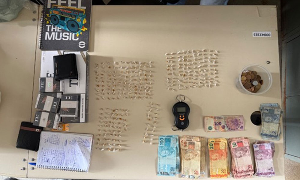 Três pessoas são presas suspeitas de tráfico de drogas em Guanambi