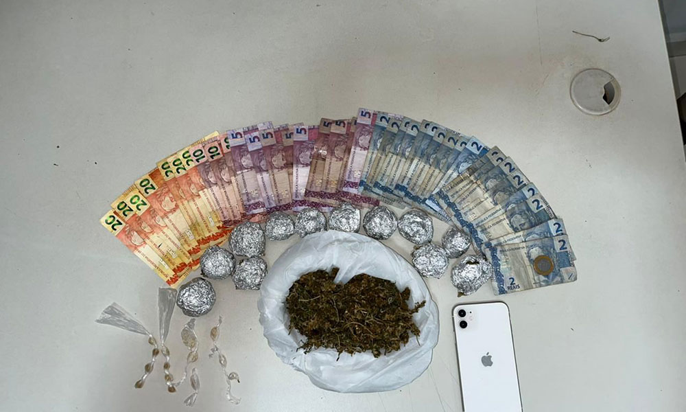 Mulher é conduzida por suspeita de tráfico de drogas em Riacho de Santana