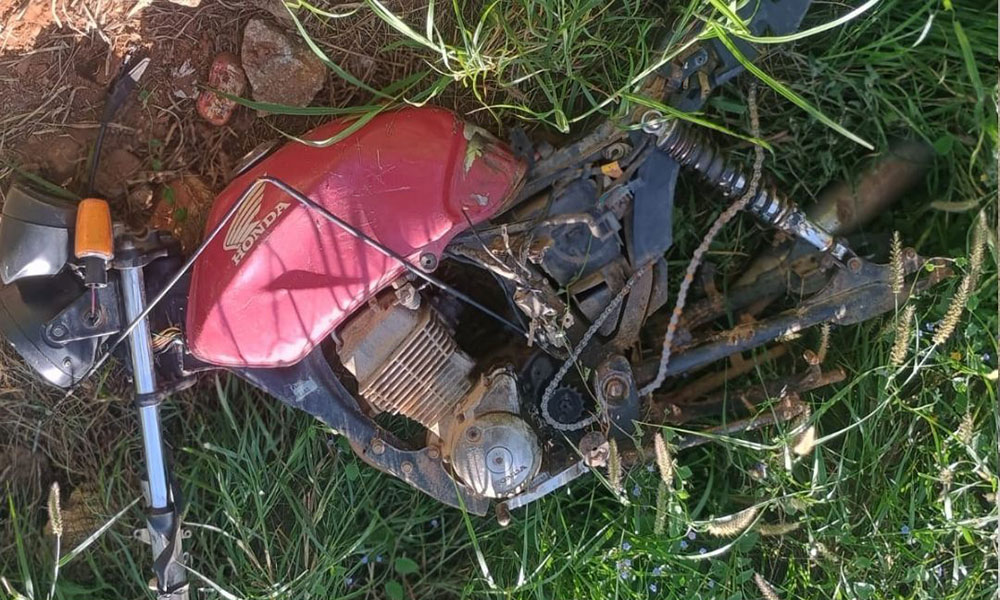 Polícia Militar recupera motocicleta roubada escondida em matagal em Brumado