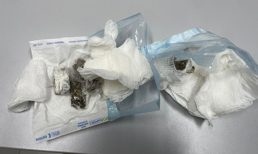 Dentista é presa suspeita de tentar entrar com drogas no Conjunto Penal de Brumado