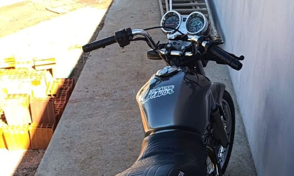 Polícia Militar apreende motocicleta irregular e conduz suspeito por direção perigosa em Caetité