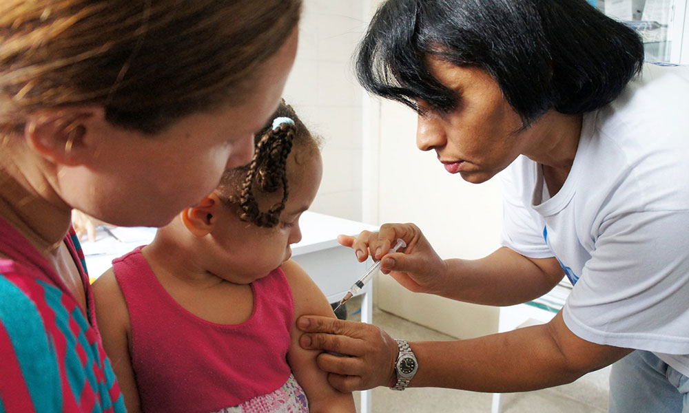 Bahia inicia distribuição de mais de 1,3 milhão de doses da vacina contra a influenza para campanha de 2026