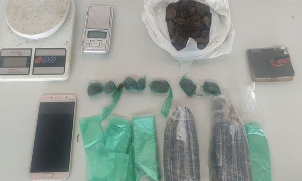 Mulher é presa suspeita de tráfico de drogas em Encruzilhada