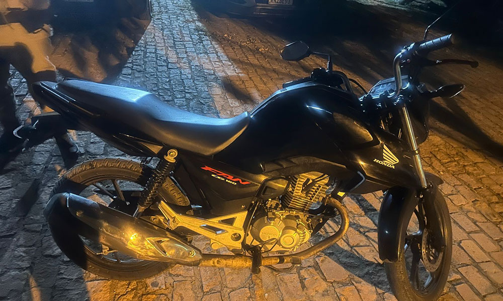 PM apreende moto com restrição e apreende dois adolescentes em Iraquara