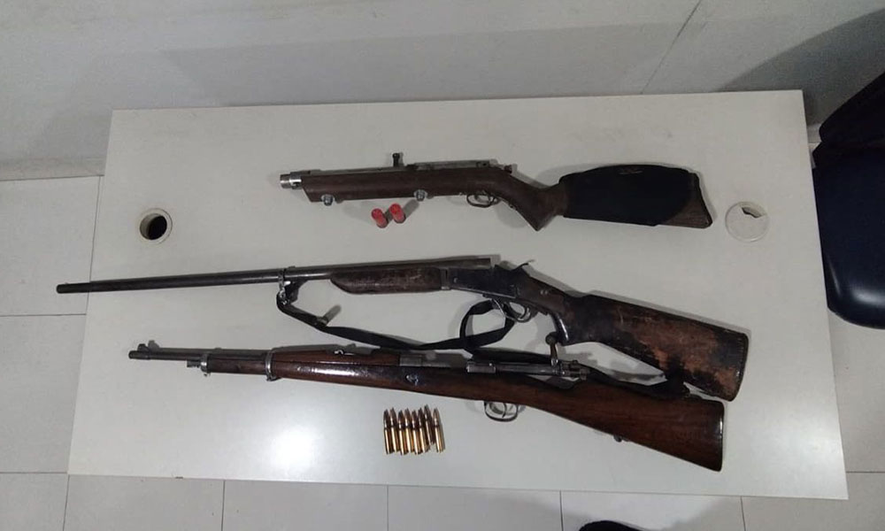 Armas de fogo são apreendidas pela PM na BA-160, em Bom Jesus da Lapa