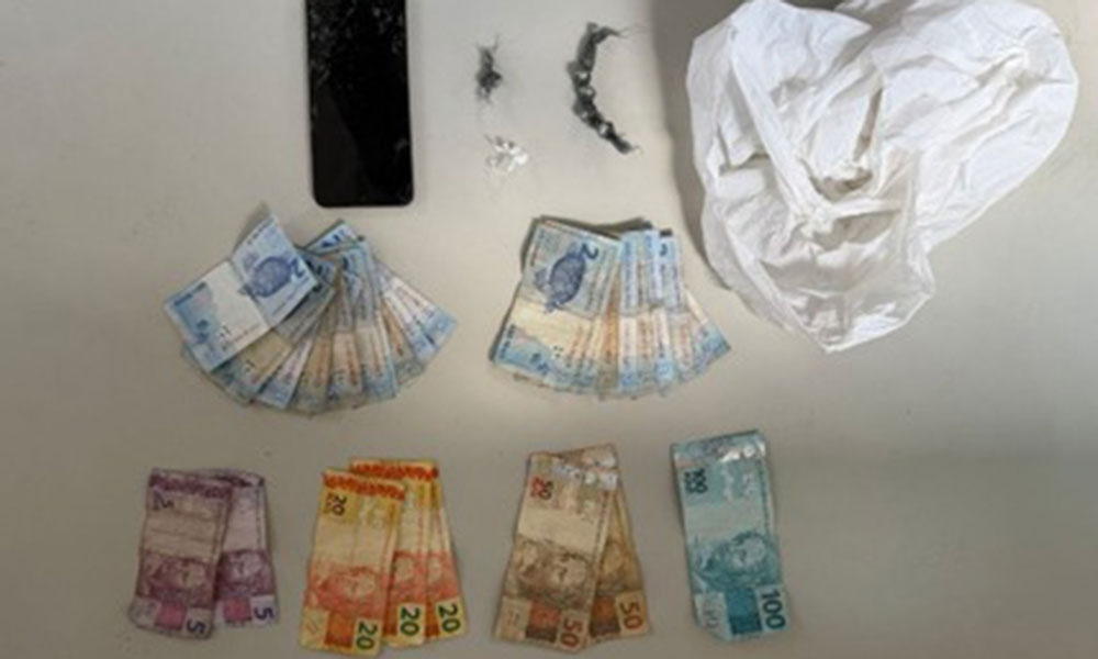 Dois jovens são detidos suspeitos de tráfico de drogas em Guanambi