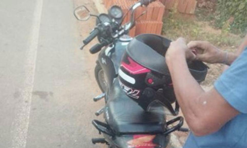 PM apreende motocicleta após condutor ser flagrado ingerindo bebida alcoólica em Palmas de Monte Alto