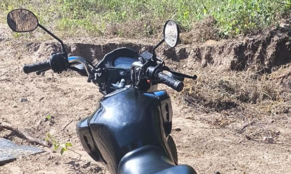 PM recupera motocicleta furtada em área de matagal na zona rural de Anagé