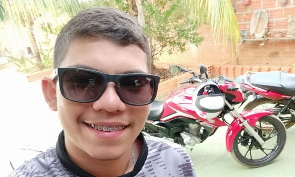 Motorista de Dom Basílio morre após caminhão capotar em rodovia de Paramirim