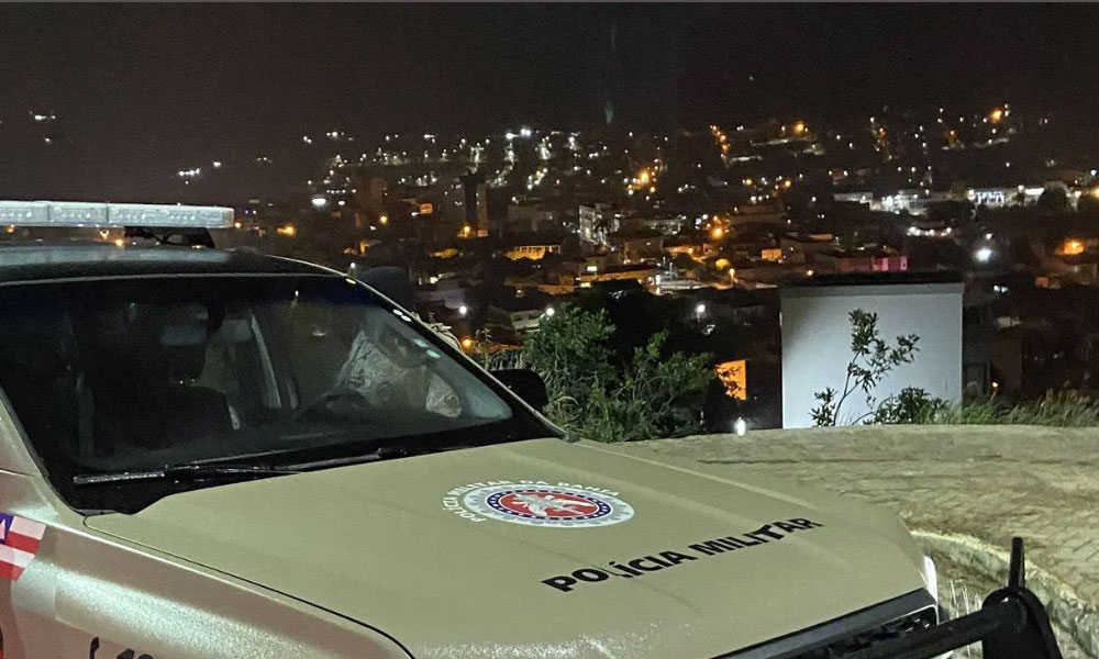 PM captura homem com mandado de prisão em aberto e apreende drogas em Brumado