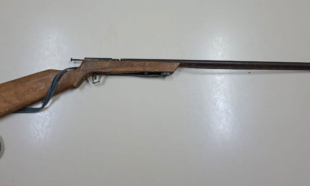 Homem é preso após disparo de arma de fogo durante caso de violência doméstica em Tanque Novo