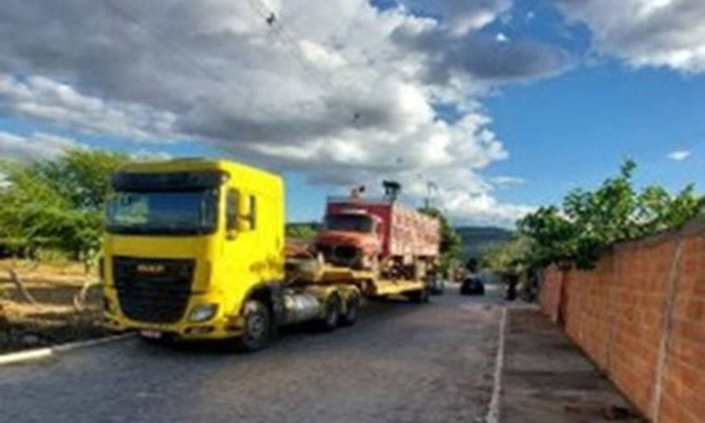 Caminhão danifica fiação elétrica de residência em Iuiú