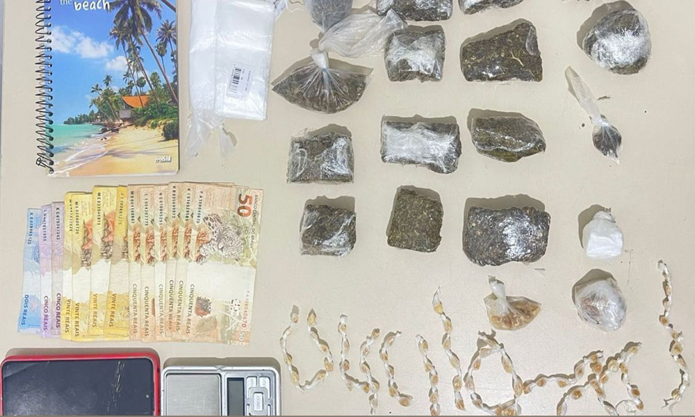 Mulher é presa suspeita de tráfico de drogas e por abandono de incapaz em Vitória da Conquista
