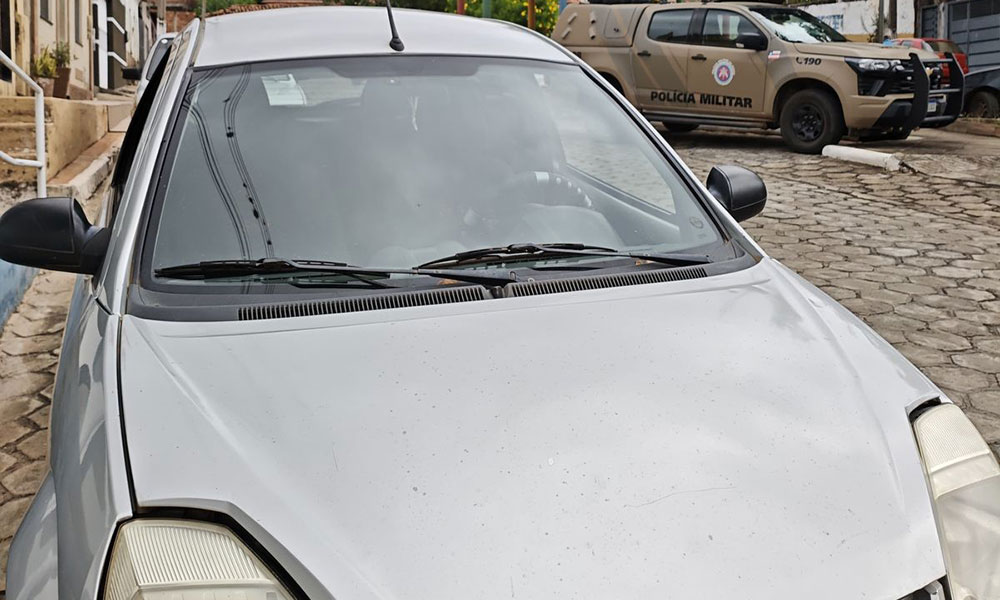 Polícia Militar recupera veículo com restrição de furto em Jacarací