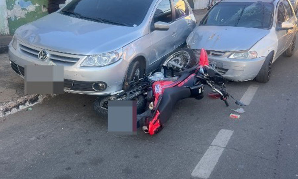 Motorista sofre escoriações após acidente envolvendo três veículos em Guanambi