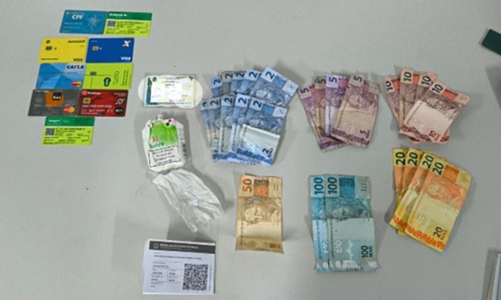 Homem é conduzido à delegacia após confusão e apreensão de droga em posto de combustíveis em Guanambi