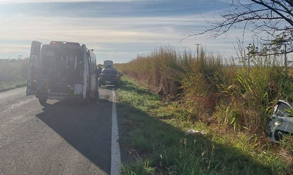 Adolescente morre após capotamento na BR-030 entre Iuiú e Palmas de Monte Alto