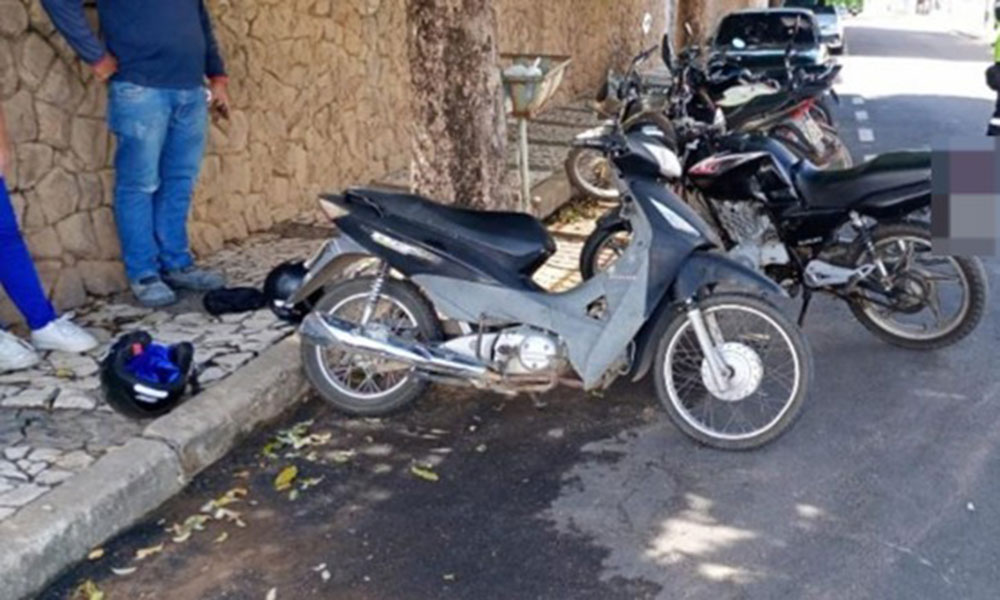 Adolescente de 14 anos se envolve em acidente com motocicletas no centro de Guanambi
