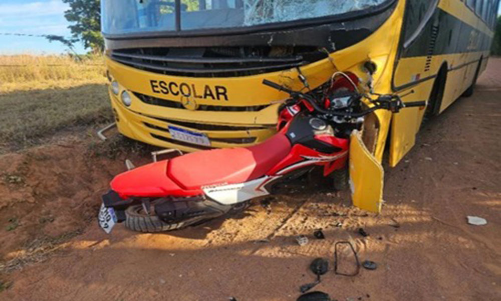 Motociclista morre após colisão com ônibus escolar na zona rural de Candiba