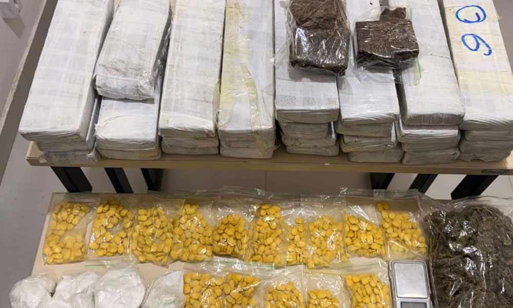 Mulher é presa com quase 20 quilos de maconha, cocaína e centenas de comprimidos de ecstasy em Vitória da Conquista